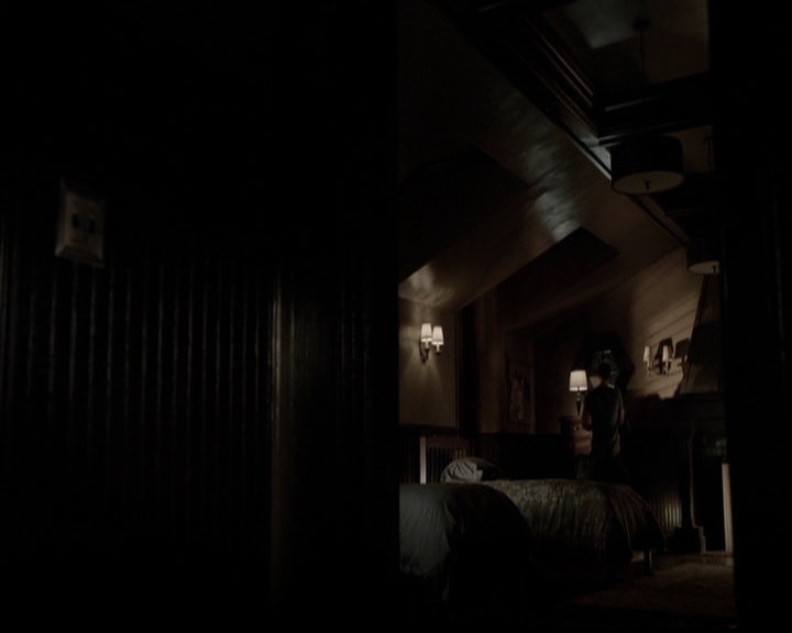 VampireDiariesWorld-dot-org_5x05MontersBall2032.jpg
