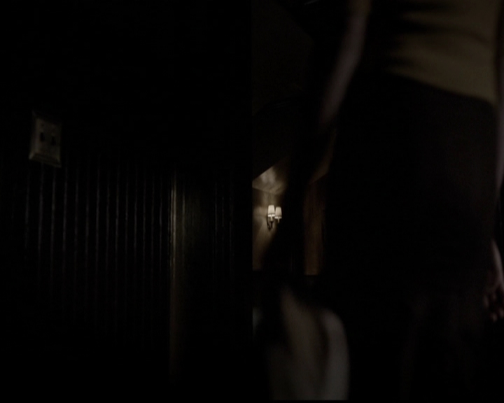 VampireDiariesWorld-dot-org_5x05MontersBall2033.jpg