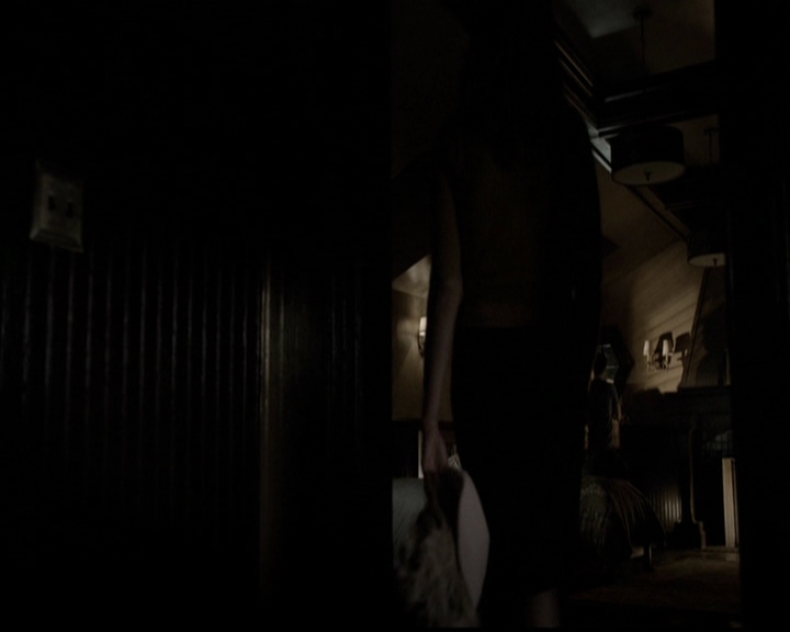 VampireDiariesWorld-dot-org_5x05MontersBall2034.jpg