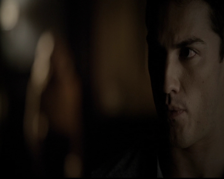 VampireDiariesWorld-dot-org_5x05MontersBall2035.jpg