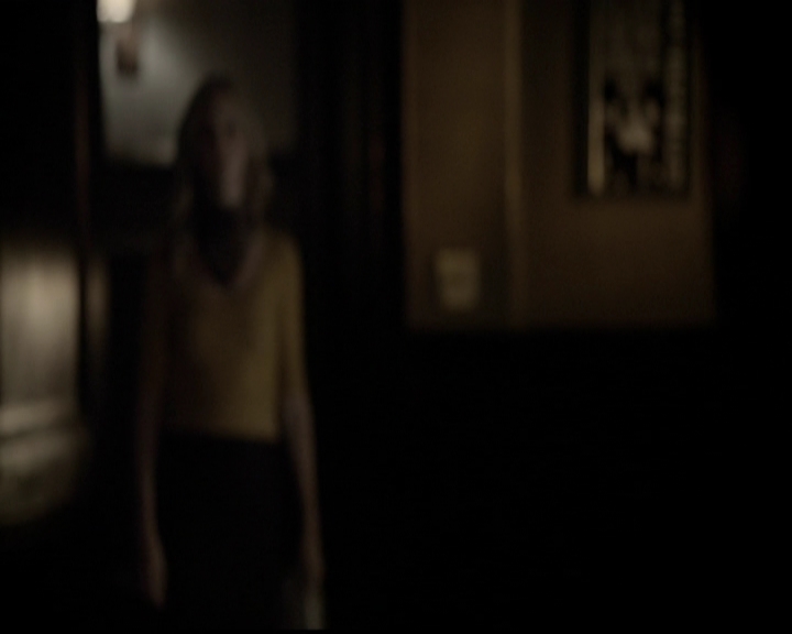 VampireDiariesWorld-dot-org_5x05MontersBall2037.jpg