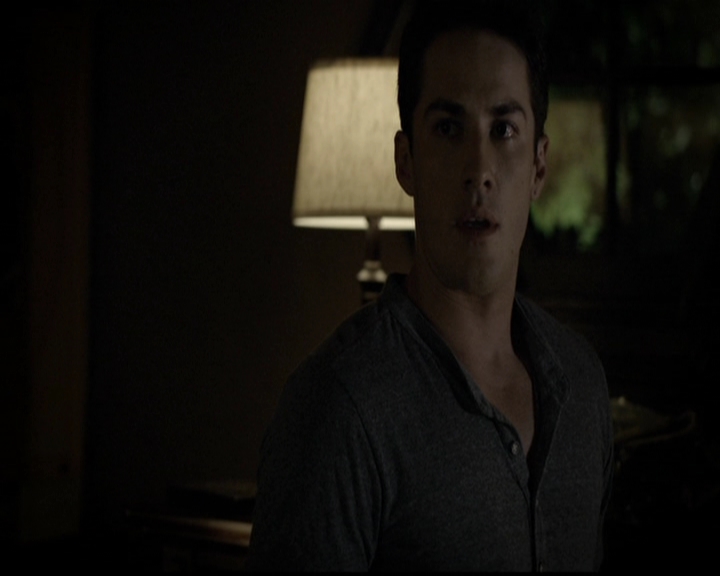 VampireDiariesWorld-dot-org_5x05MontersBall2040.jpg