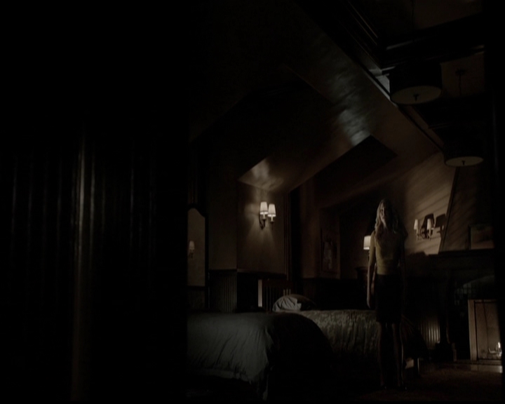 VampireDiariesWorld-dot-org_5x05MontersBall2124.jpg