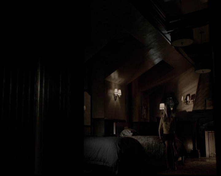 VampireDiariesWorld-dot-org_5x05MontersBall2125.jpg