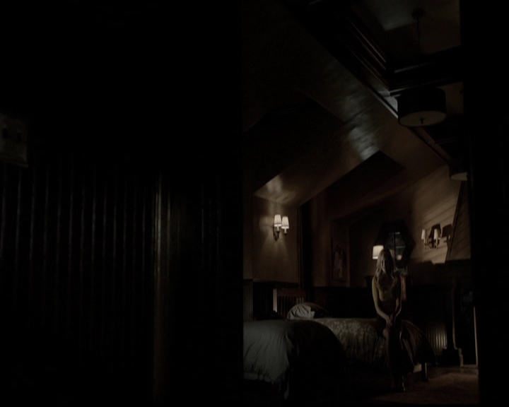 VampireDiariesWorld-dot-org_5x05MontersBall2133.jpg