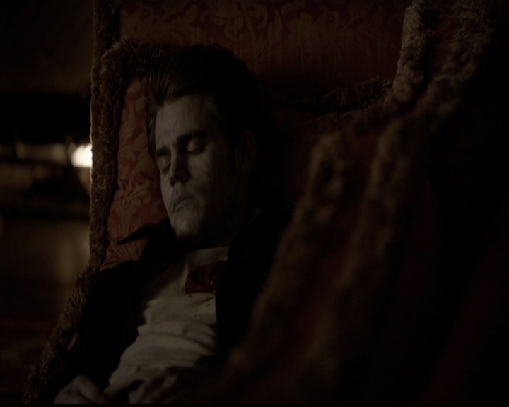 VampireDiariesWorld-dot-org_5x05MontersBall2187.jpg