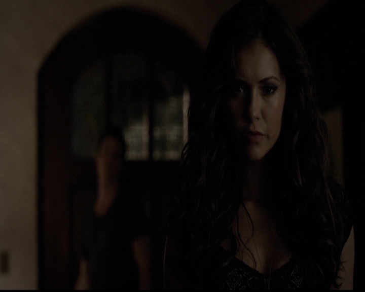 VampireDiariesWorld-dot-org_5x05MontersBall2188.jpg