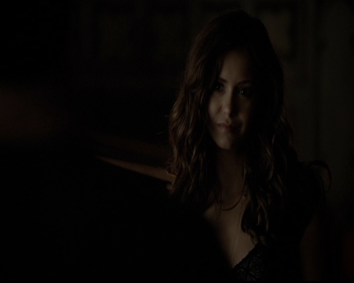 VampireDiariesWorld-dot-org_5x05MontersBall2210.jpg