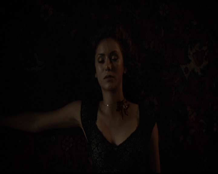 VampireDiariesWorld-dot-org_5x05MontersBall2276.jpg