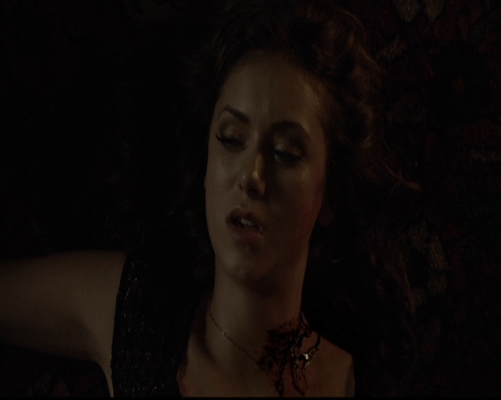 VampireDiariesWorld-dot-org_5x05MontersBall2319.jpg