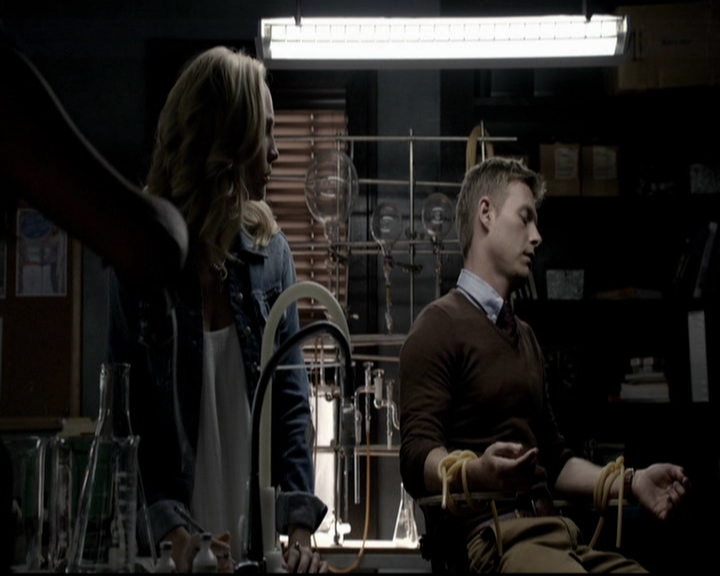 VampireDiariesWorld-dot-org_5x06HandleWithCare0907.jpg