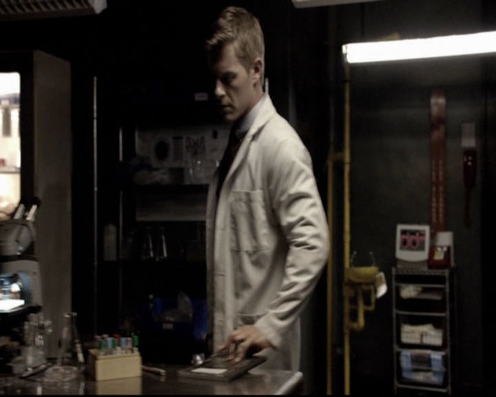 VampireDiariesWorld-dot-org_5x06HandleWithCare1956.jpg
