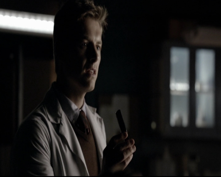 VampireDiariesWorld-dot-org_5x06HandleWithCare1965.jpg
