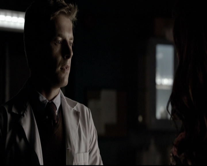VampireDiariesWorld-dot-org_5x06HandleWithCare1971.jpg