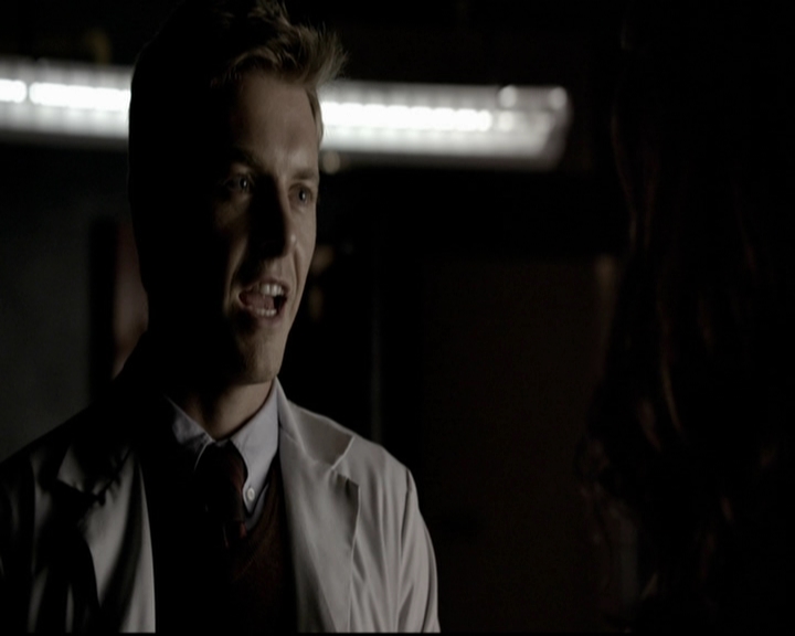 VampireDiariesWorld-dot-org_5x06HandleWithCare2006.jpg