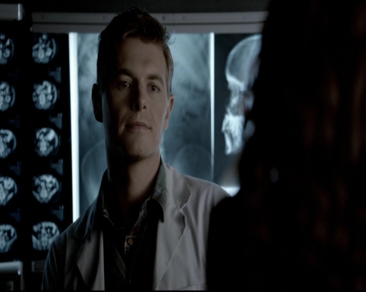VampireDiariesWorld-dot-org_5x07DeathAndTheMaiden0526.jpg