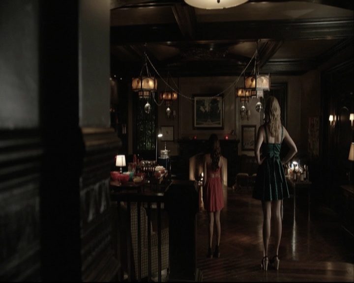 VampireDiariesWorld-dot-org_5x08DeadManOnCampus-deletedscene0005.jpg