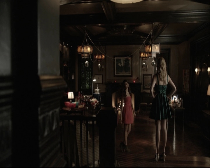 VampireDiariesWorld-dot-org_5x08DeadManOnCampus-deletedscene0006.jpg