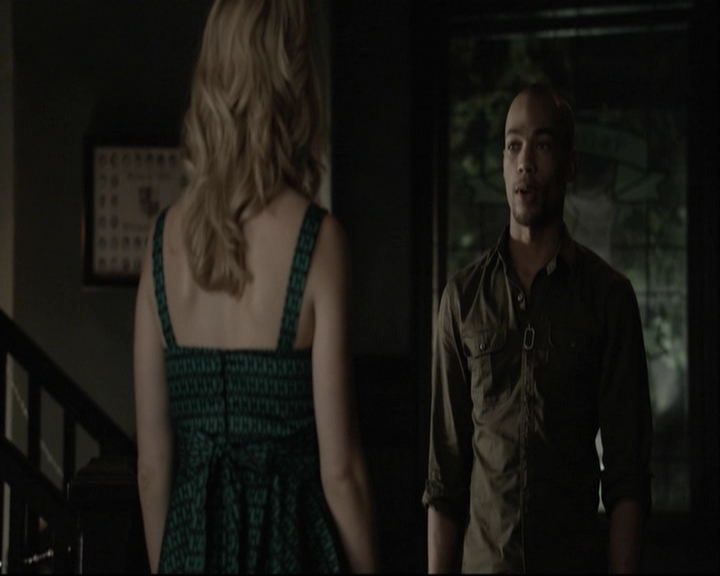 VampireDiariesWorld-dot-org_5x08DeadManOnCampus-deletedscene0017.jpg