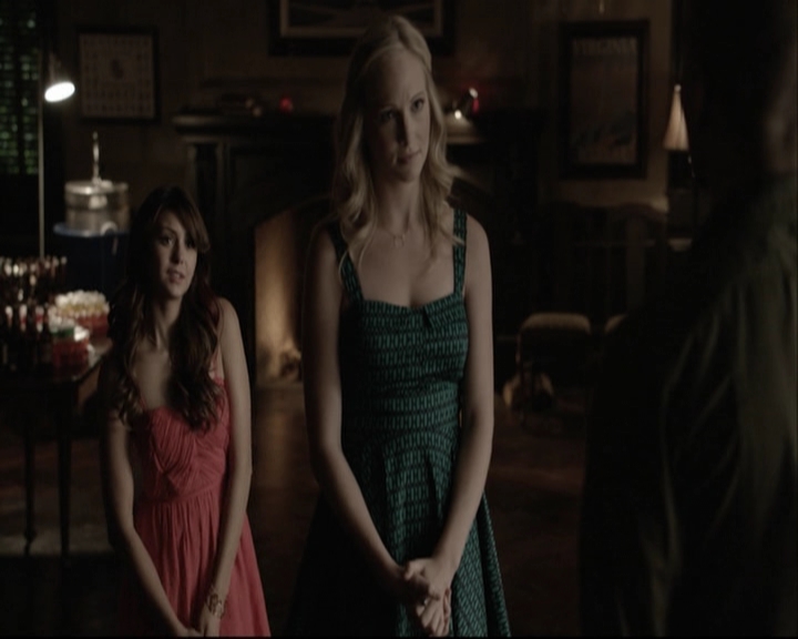 VampireDiariesWorld-dot-org_5x08DeadManOnCampus-deletedscene0023.jpg