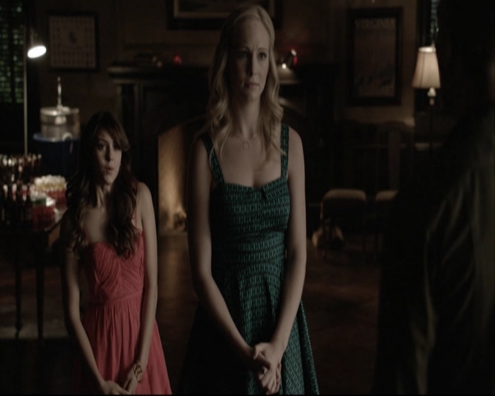 VampireDiariesWorld-dot-org_5x08DeadManOnCampus-deletedscene0024.jpg