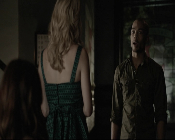 VampireDiariesWorld-dot-org_5x08DeadManOnCampus-deletedscene0025.jpg