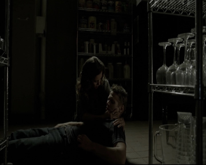 VampireDiariesWorld-dot-org_5x08DeadManOnCampus-deletedscene0071.jpg
