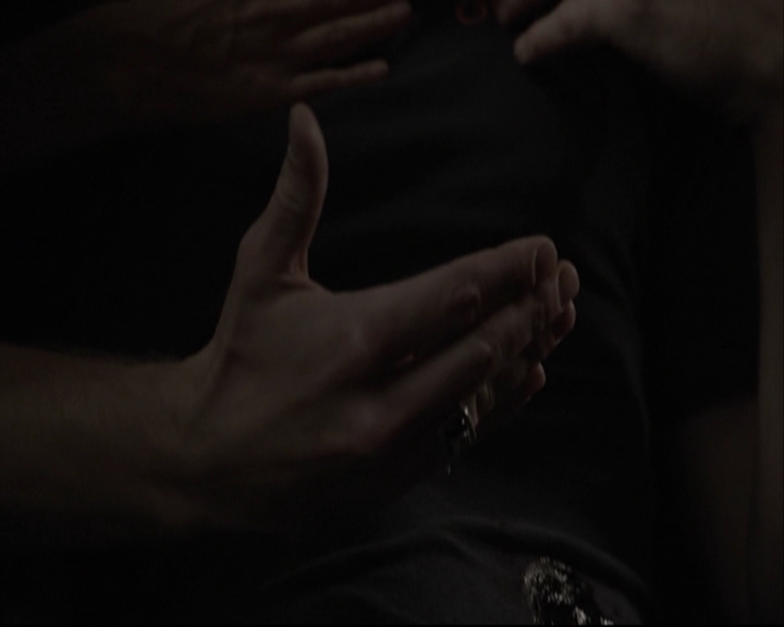 VampireDiariesWorld-dot-org_5x08DeadManOnCampus-deletedscene0074.jpg