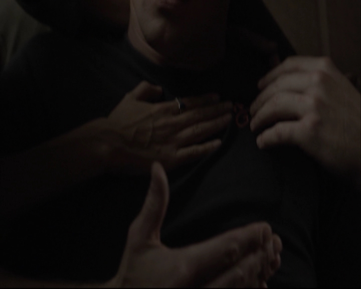 VampireDiariesWorld-dot-org_5x08DeadManOnCampus-deletedscene0075.jpg