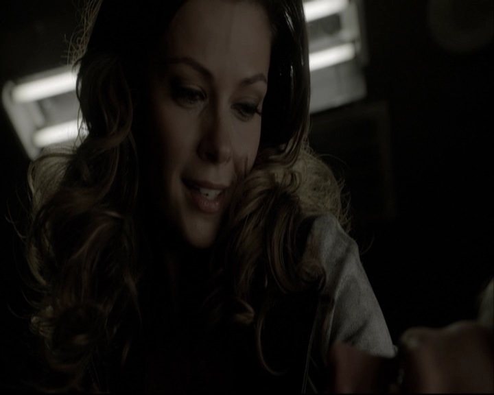 VampireDiariesWorld-dot-org_5x08DeadManOnCampus-deletedscene0081.jpg