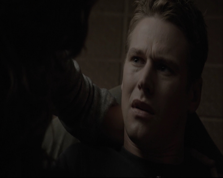 VampireDiariesWorld-dot-org_5x08DeadManOnCampus-deletedscene0083.jpg
