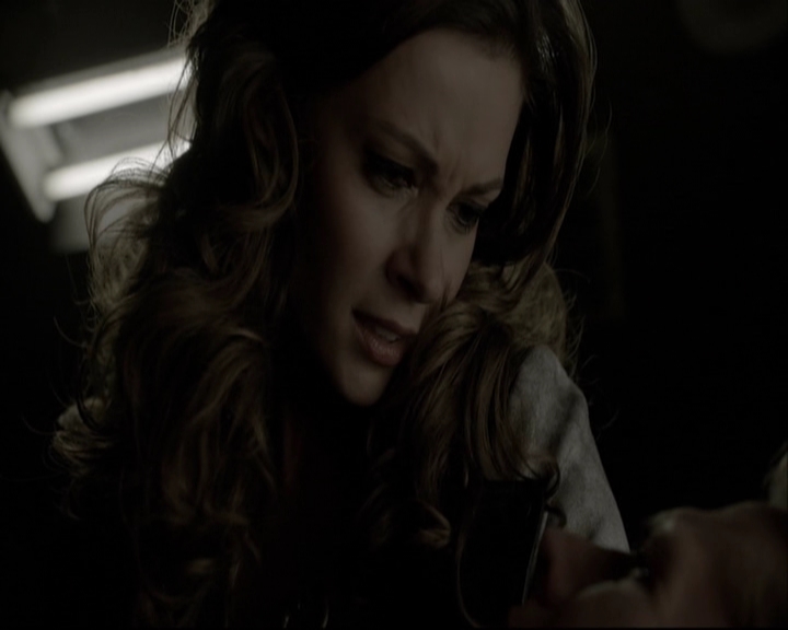 VampireDiariesWorld-dot-org_5x08DeadManOnCampus-deletedscene0092.jpg