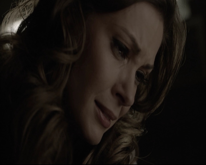 VampireDiariesWorld-dot-org_5x08DeadManOnCampus-deletedscene0099.jpg