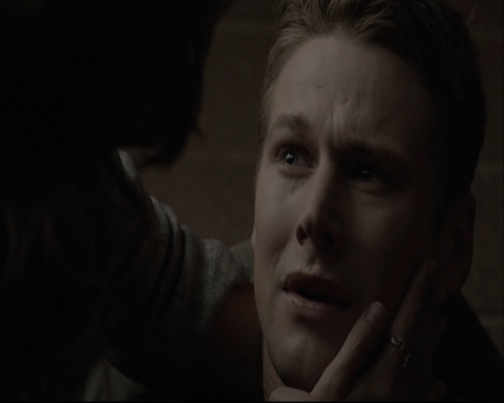 VampireDiariesWorld-dot-org_5x08DeadManOnCampus-deletedscene0101.jpg