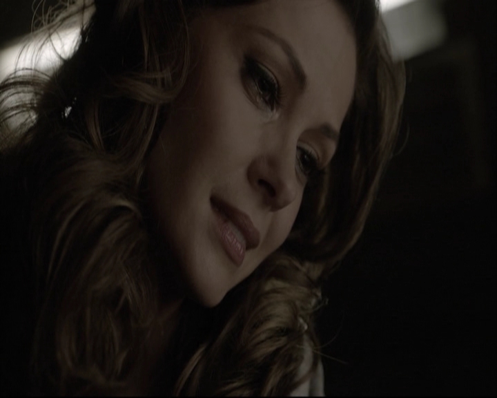 VampireDiariesWorld-dot-org_5x08DeadManOnCampus-deletedscene0109.jpg