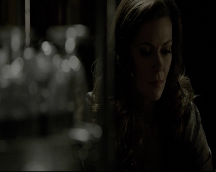 VampireDiariesWorld-dot-org_5x08DeadManOnCampus-deletedscene0114.jpg