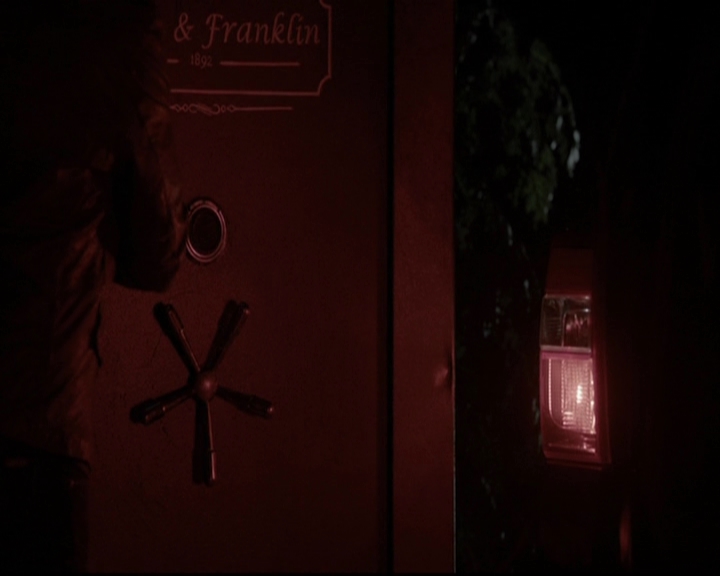 VampireDiariesWorld-dot-org_5x08DeadManOnCampus0006.jpg