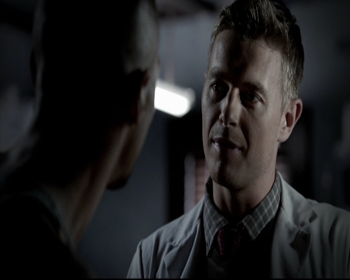 VampireDiariesWorld-dot-org_5x08DeadManOnCampus0040.jpg