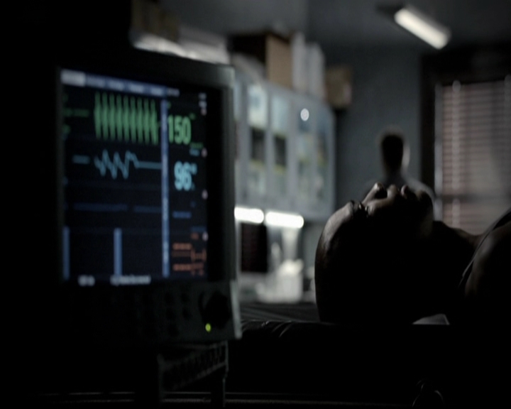 VampireDiariesWorld-dot-org_5x08DeadManOnCampus0046.jpg