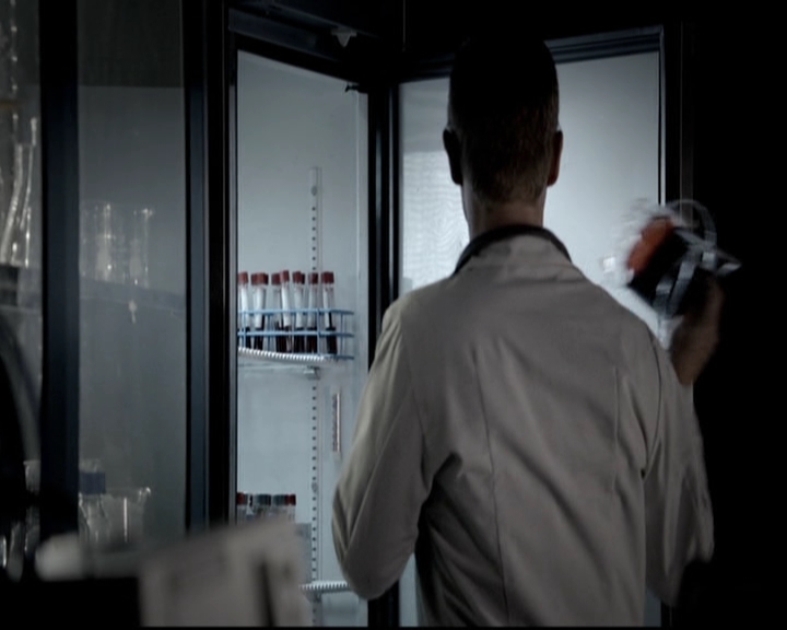 VampireDiariesWorld-dot-org_5x08DeadManOnCampus0055.jpg