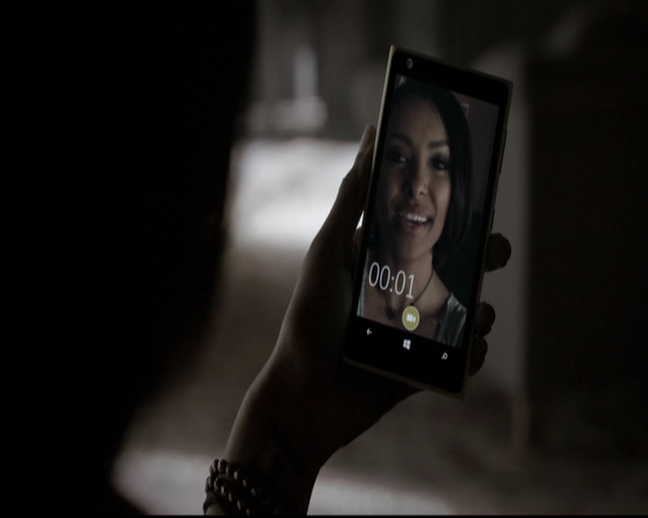 VampireDiariesWorld-dot-org_5x08DeadManOnCampus0121.jpg