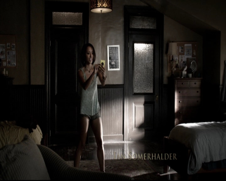 VampireDiariesWorld-dot-org_5x08DeadManOnCampus0138.jpg