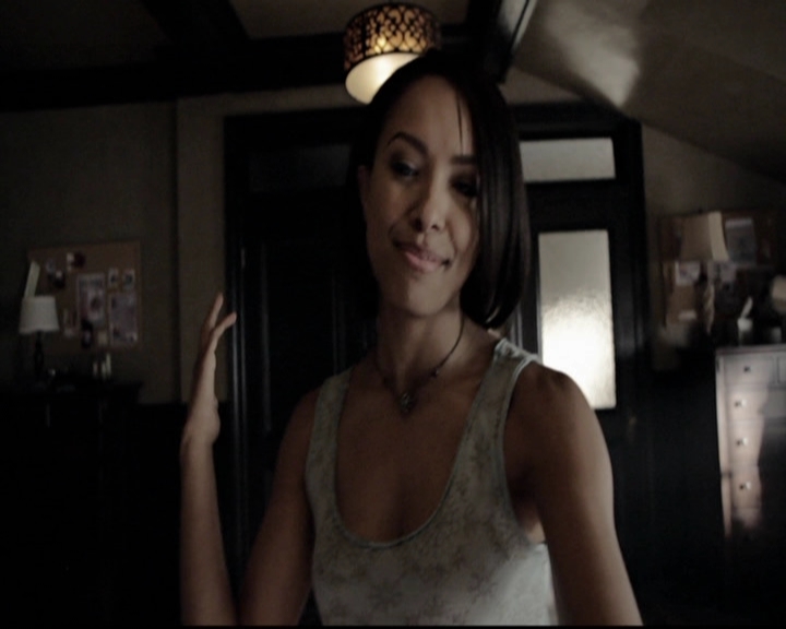 VampireDiariesWorld-dot-org_5x08DeadManOnCampus0149.jpg