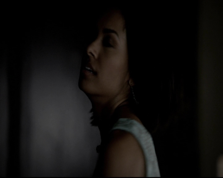 VampireDiariesWorld-dot-org_5x08DeadManOnCampus0246.jpg