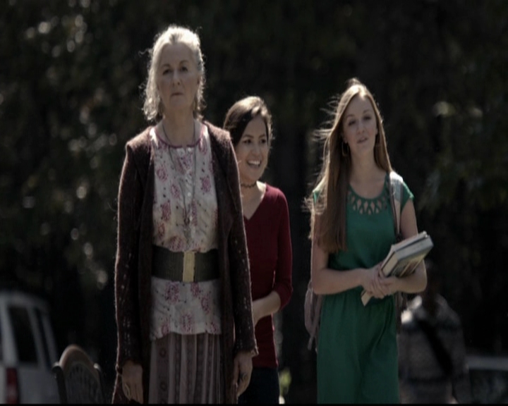 VampireDiariesWorld-dot-org_5x08DeadManOnCampus0308.jpg
