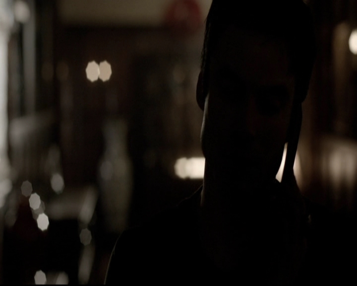 VampireDiariesWorld-dot-org_5x08DeadManOnCampus0378.jpg