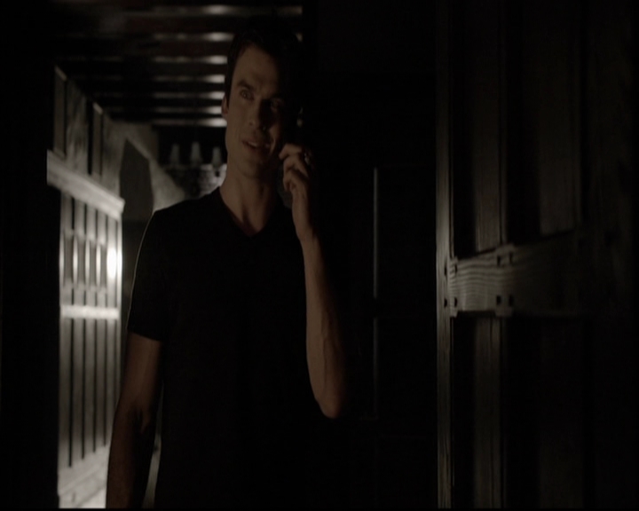 VampireDiariesWorld-dot-org_5x08DeadManOnCampus0397.jpg