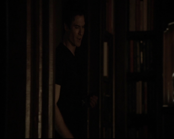 VampireDiariesWorld-dot-org_5x08DeadManOnCampus0402.jpg