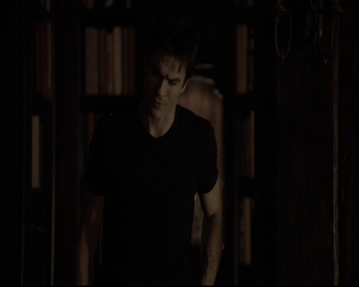 VampireDiariesWorld-dot-org_5x08DeadManOnCampus0406.jpg