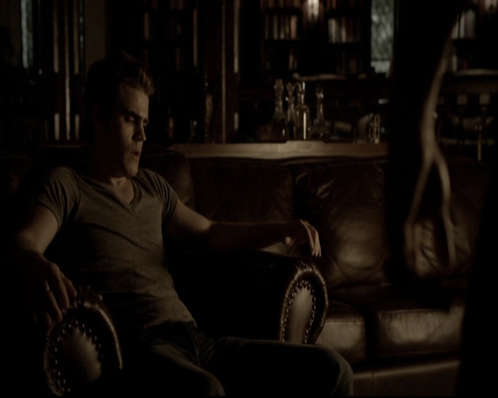 VampireDiariesWorld-dot-org_5x08DeadManOnCampus0440.jpg